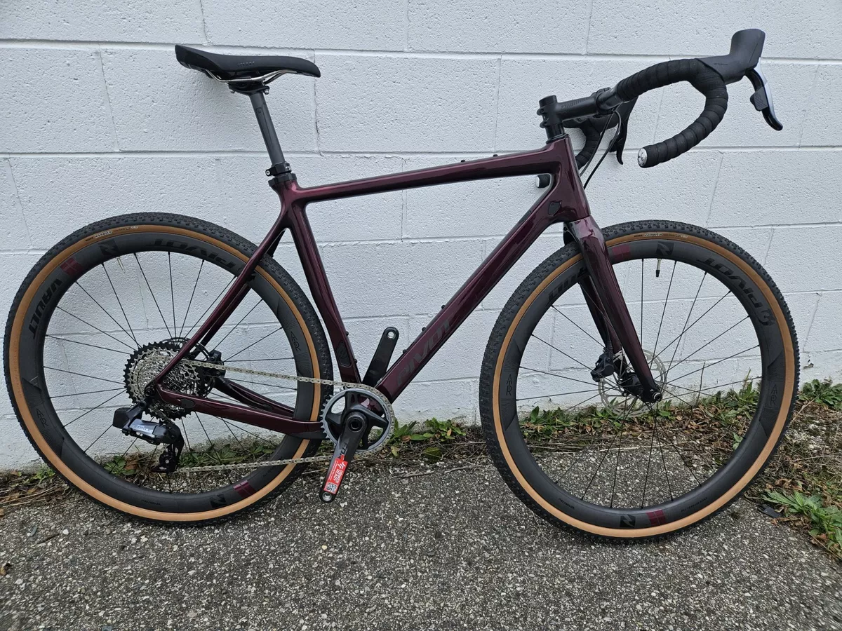 Pivot Vault Pro 2023 size M Brand New bike build NEVER ridden