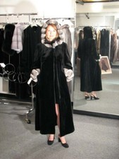 Chicago Fur Mart Size 12. Sheared Mink Coat W/chinchilla Trimmed Hood.$19000.00