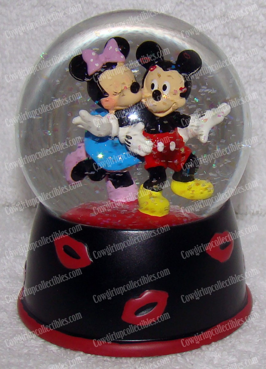 Disney Mickey & Minnie Mouse Lots Of Kisses (Westland 19527) 65mm