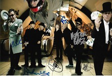Madness Autogramme signed 20x30 cm Bild