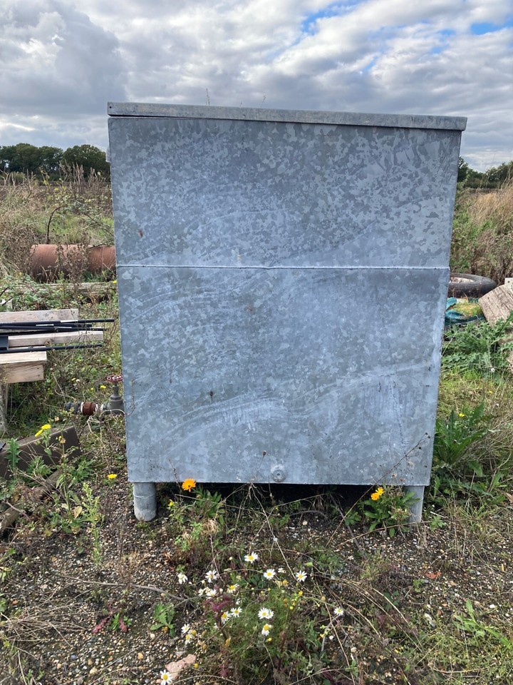 LARGE GALVANISED STEEL WATER TANK USED BUT IN GOOD CONDITION eBay