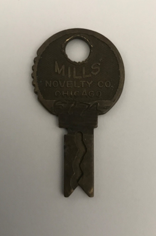 Original VINTAGE Coin Slot Machine Key Mills Novelty T2990