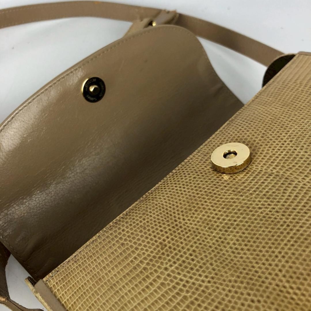 Borsa a tracolla Yves Saint Laurent in pelle gialla con tracolla stile vintage logo YSL