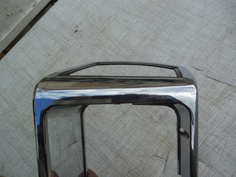 1985 年 BUICK ESTATE WAGON RIGHT HEADLIGHT MARKER LIGHT TRIM BEZEL 原始设备制造商二手 — 第 4/4 张图片