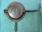 Vintage Griswold #8 Cast Iron Waffle Maker 1908 Erie PA USA 885 886 975