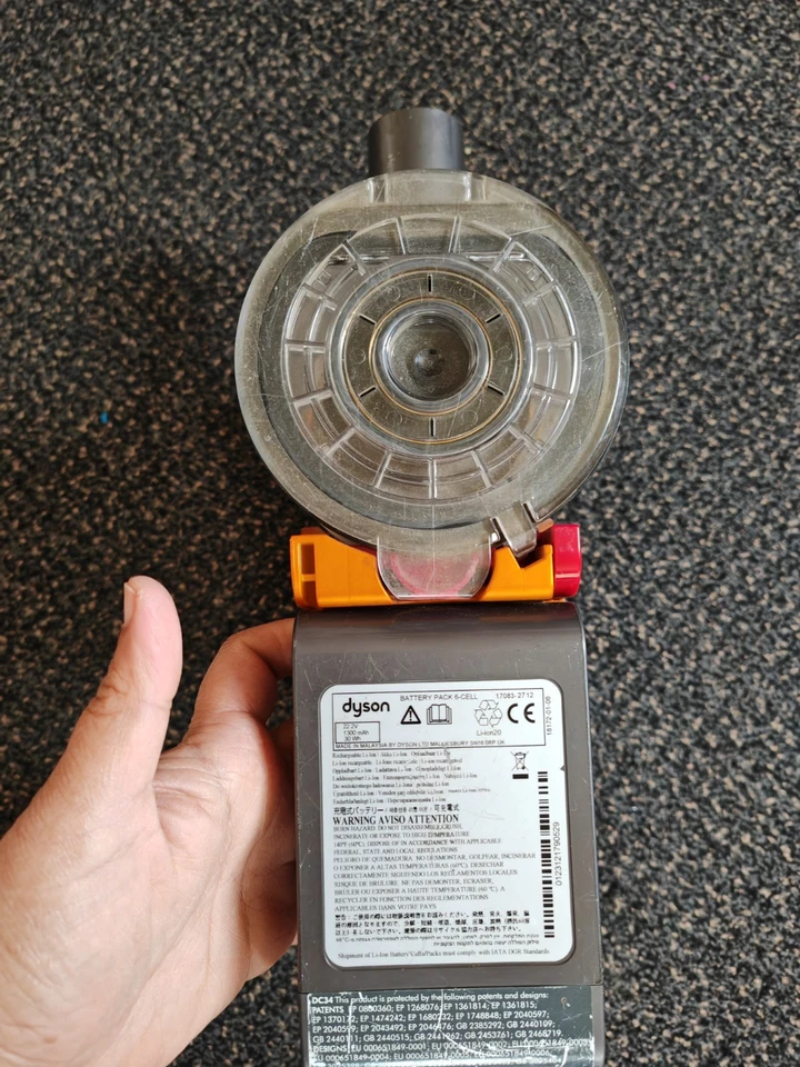 DYSON DC34 Vacuum Cleaner Main Body Handheld Motor+Battery Orange No Charger - Image 4 of 4