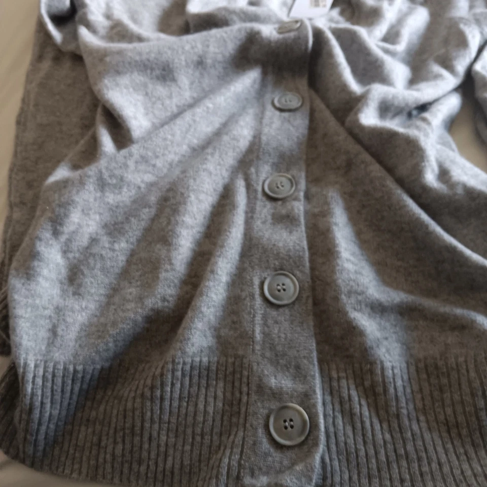 Cárdigan gris cachemir para mujer C by Bloomingdale's, pequeño nuevo con etiquetas venta al por menor $168 Foto 2 de 3