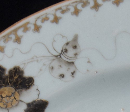 Ein Grisaille - Verzierter Teller. Export Porzellan. China , ca. 1760. Qianlong - Bild 4 von 10