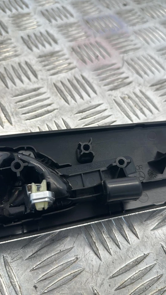 MERCEDES-BENZ ML350 AMG LINE PREM BLUETEC A 2015 MANIJA DE PUERTA DELANTERA AJUSTE PANEL Foto 2 de 4