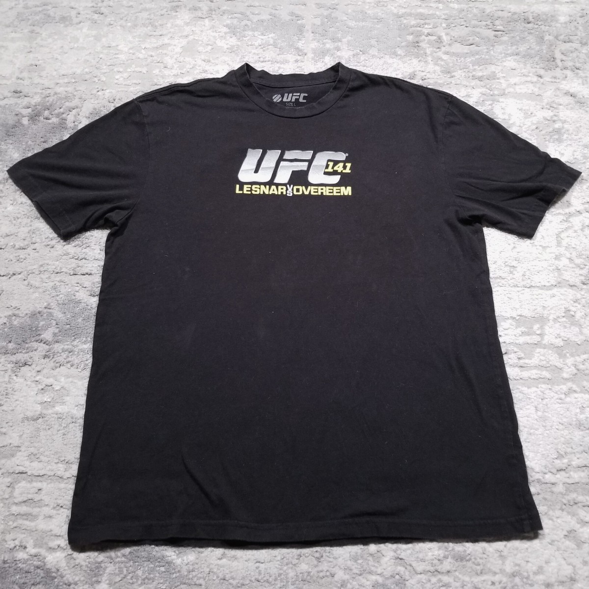 UFC 141 Brock Lesnar vs Overeem Official T-Shirt Mens Large