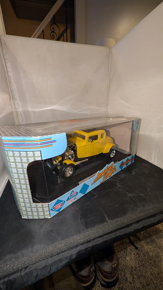 1932 Ford Deuce Coupe Yellow - Motor Max 1/18 Diecast Model American Graffiti - Image 2 of 4