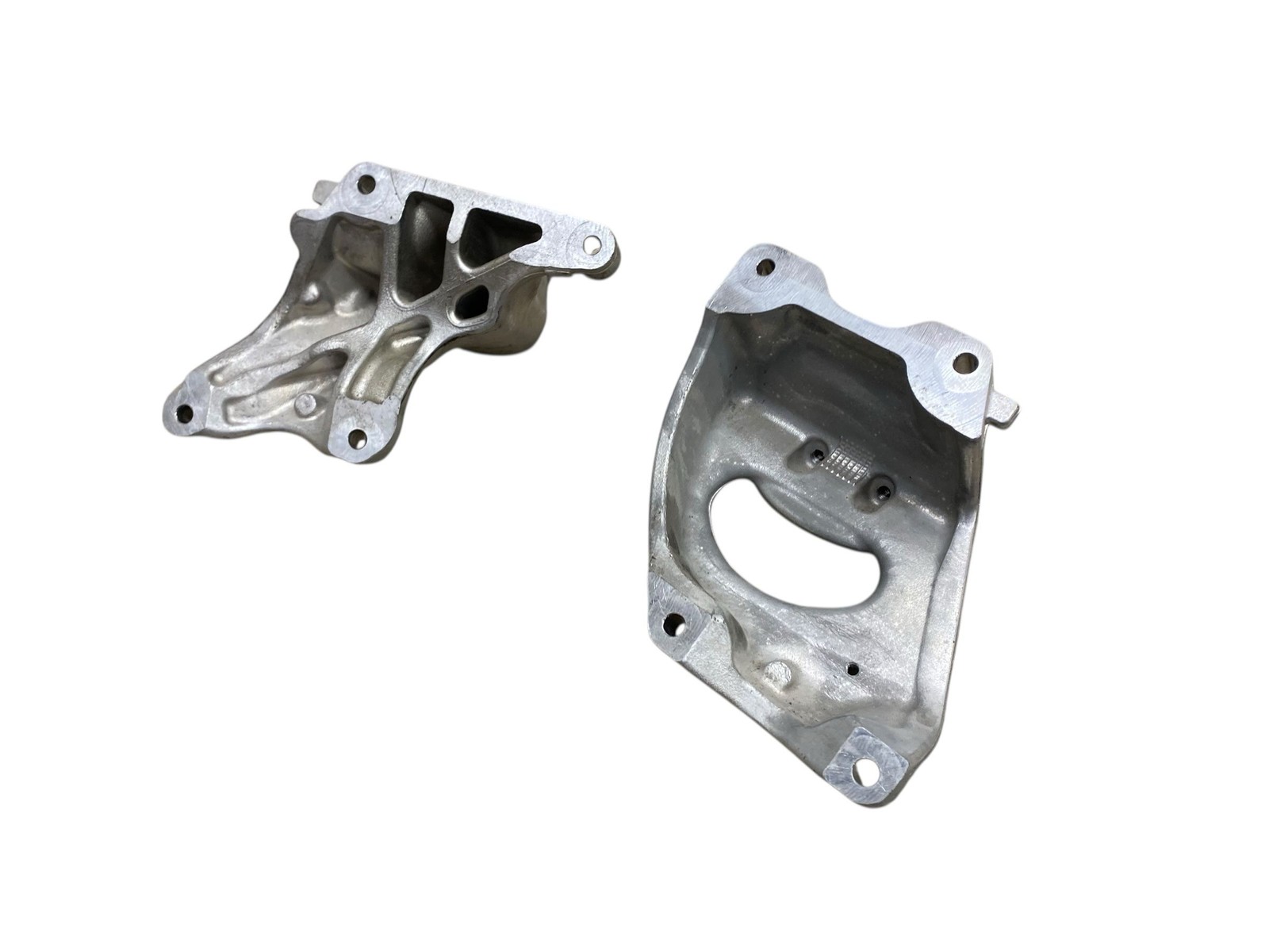 2022 Aston Martin V8 Vantage 4.0L M177 LH & RH Engine Motor Mount Bracket Set