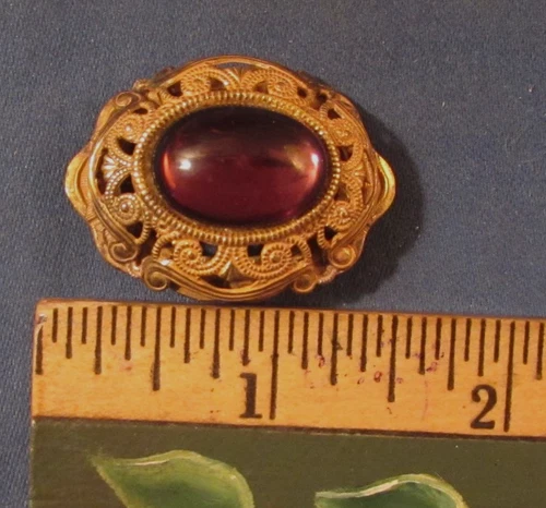 VINTAGE SIGNED MIRIAM HASKELL PURPLE CABOCHON GOLD TONE FILIGREE BROOCH PIN