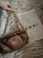 NEU Clutch mit Raffung von Femni London, camel cognac 