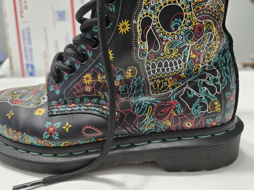 Botas Dr Martens 1460 Calavera 'Día de Muertos' EE. UU. 6M - Imagen 11 de 22
