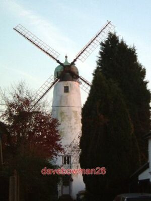 FOTO DIE WINDMÜHLE CHOLESBURY COMMON DIESE WINDMÜHLE BEFINDET SICH IN IHREM EIGENEN KLEINEN ANTRIEB