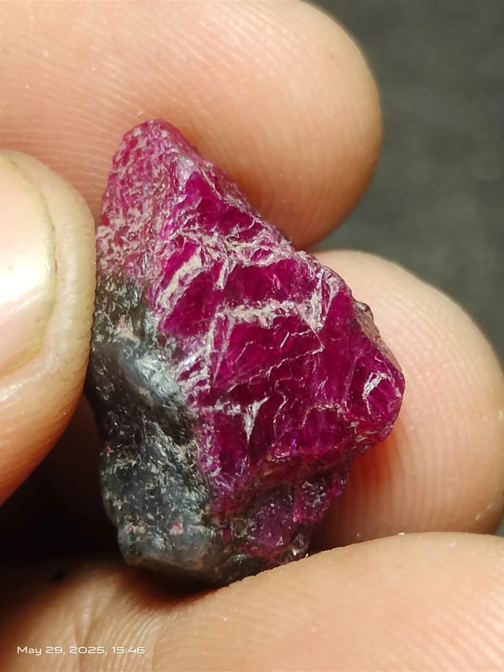 AAA Quality 100% Natural Red Ruby Rough SPECIMEN Size 22X12X10 mm Weight 25 crt - Image 2 of 3