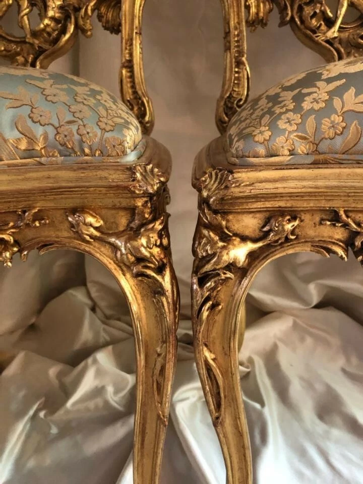 Par de sillas chinoiserie mono Luis XV del siglo XVIII esculpidas madera dorada, seda Foto 3 de 4