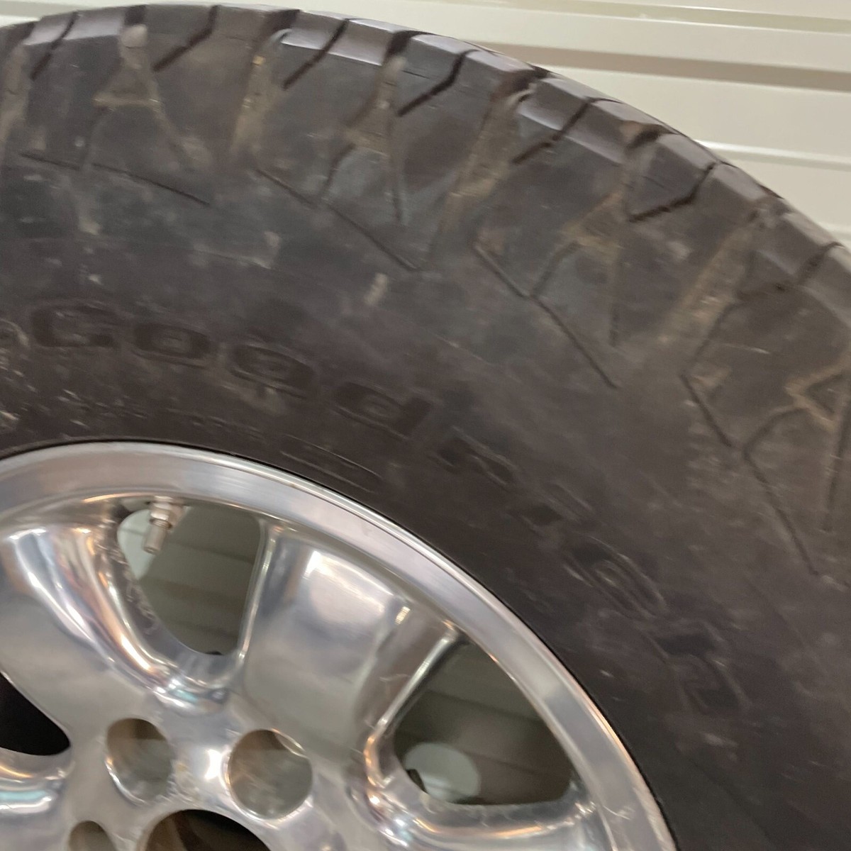 Toyota 4Runner Land Cruiser Wheel Rim Tire 16 x 7J + 30MM Toyota 4Runner Land Cruiser Wheel Rim Tire 16 x 7J + 30MM