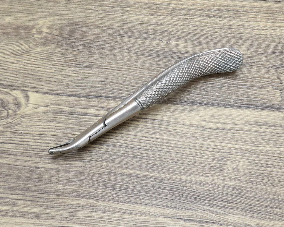 Rare Antique Claudius Ash & Sons ‘Upper Stumps’ Dental Forceps - Image 4 of 4