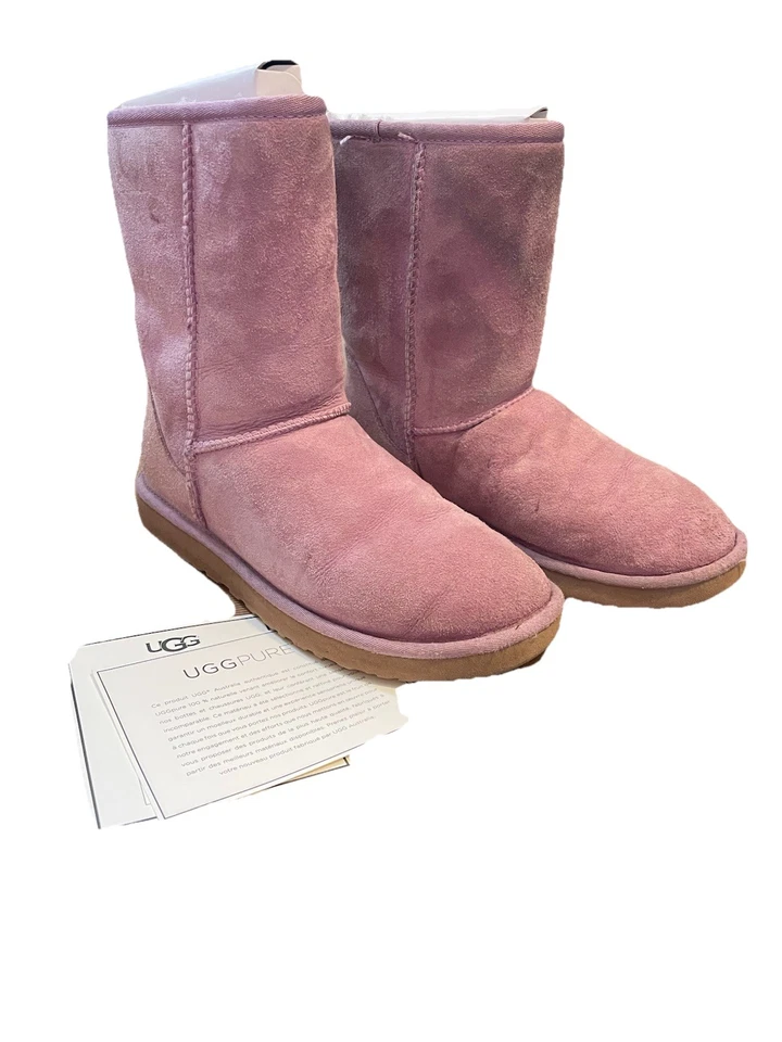 Bota UGG Mujer Clásica Corta Talla 8 RARA Lavanda Púrpura Gamuza Piel de Oveja Forrada Usada en Excelente Condición Foto 2 de 4