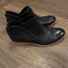 Kork-Ease Size 8 Black Ankle High Leather Boots Women's Back Zipper