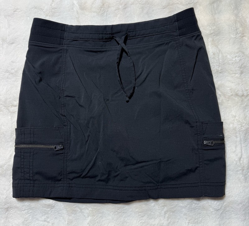 Athleta black Trekkie cargo skort Size 6