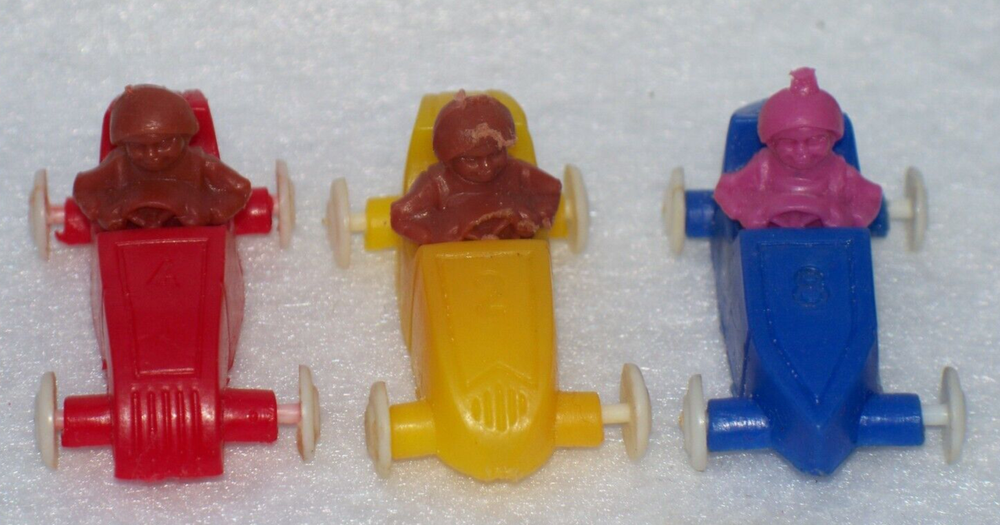 LOT OF 3 VINTAGE PLASTIC MINIATURE RACE CARS WITH DRIVERS MID CENTURY
