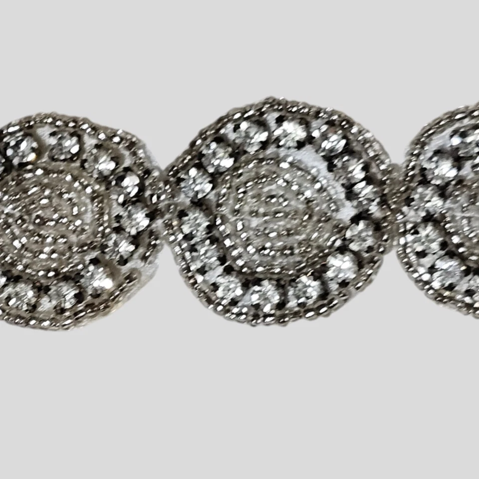 Diadema adornada gran aleta Gatsby blanca plateada con pedrería Foto 4 de 4