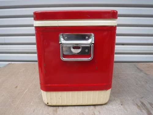 Vintage Coleman Diamond Logo Red Cooler 18" x 11" x 13" (Feb. 1965) very good. - Picture 4 of 18