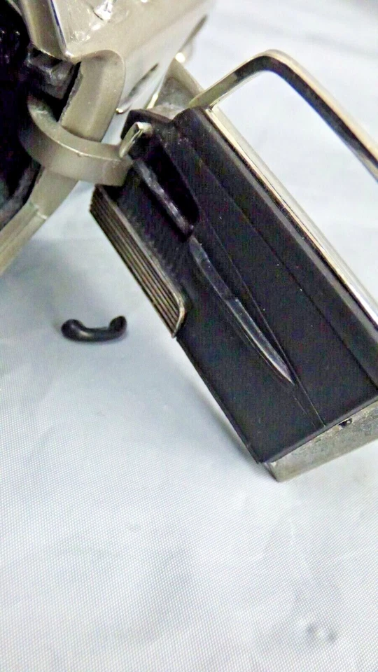 Goldfinger 1:18 Aston Martin DB5 Bond 007 Gadgets Carro Sem Tempo Para Morrer Craig - Imagem 4 de 4