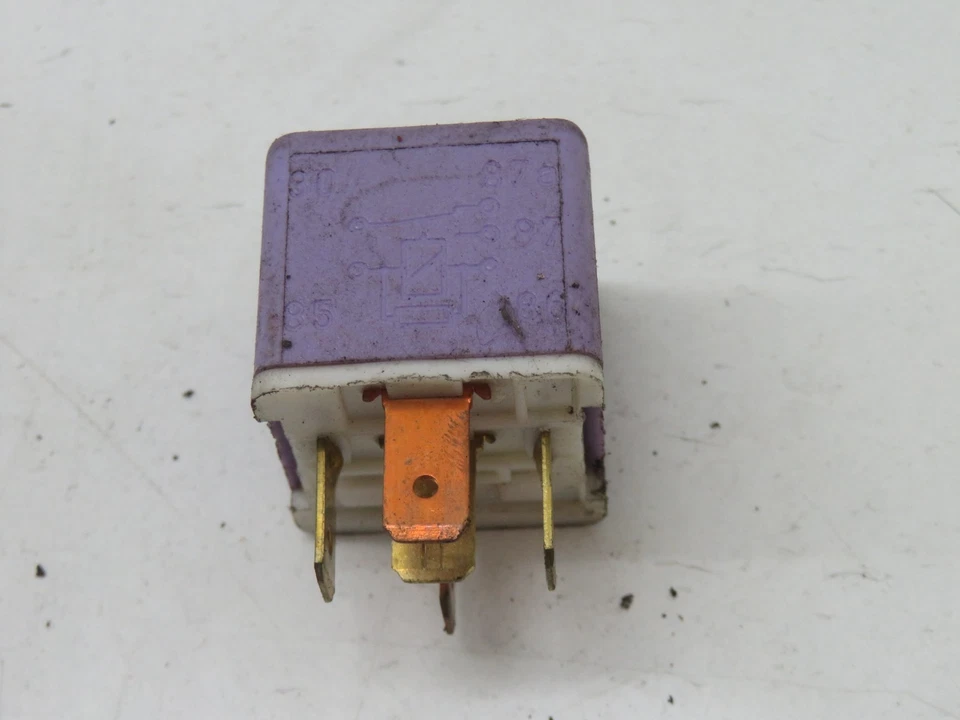 ASTON MARTIN DB7 I6 1997 HELLA RELÉ PÚRPURA HELLA 4ª 003 520 47 Foto 4 de 4