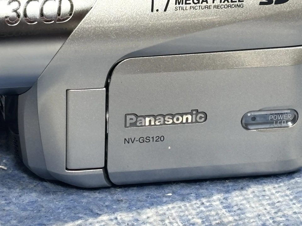 Panasonic NV-GS120 Camcorder 3CCD Mini DV Digital Tape Camera **NO BATTERY** - Image 3 of 4