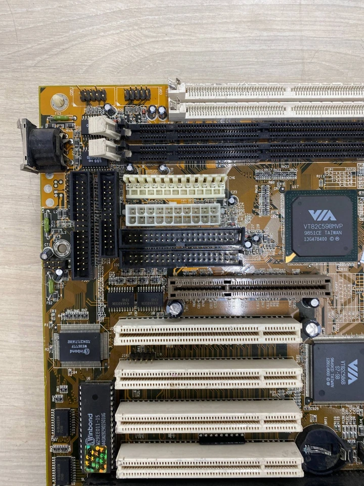 Super Socket 7 SET PCPartner VIB838DS 35-8838-00 (VIA MVP3) CPU & 128 MB - Image 2 of 4