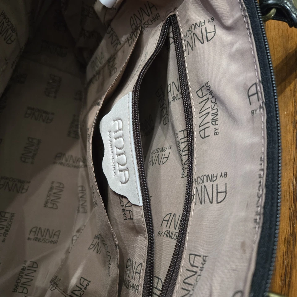 Cartera de mano de cuero pintada a mano Anuschka cara de león usada una vez limpia y bonita! Foto 3 de 4