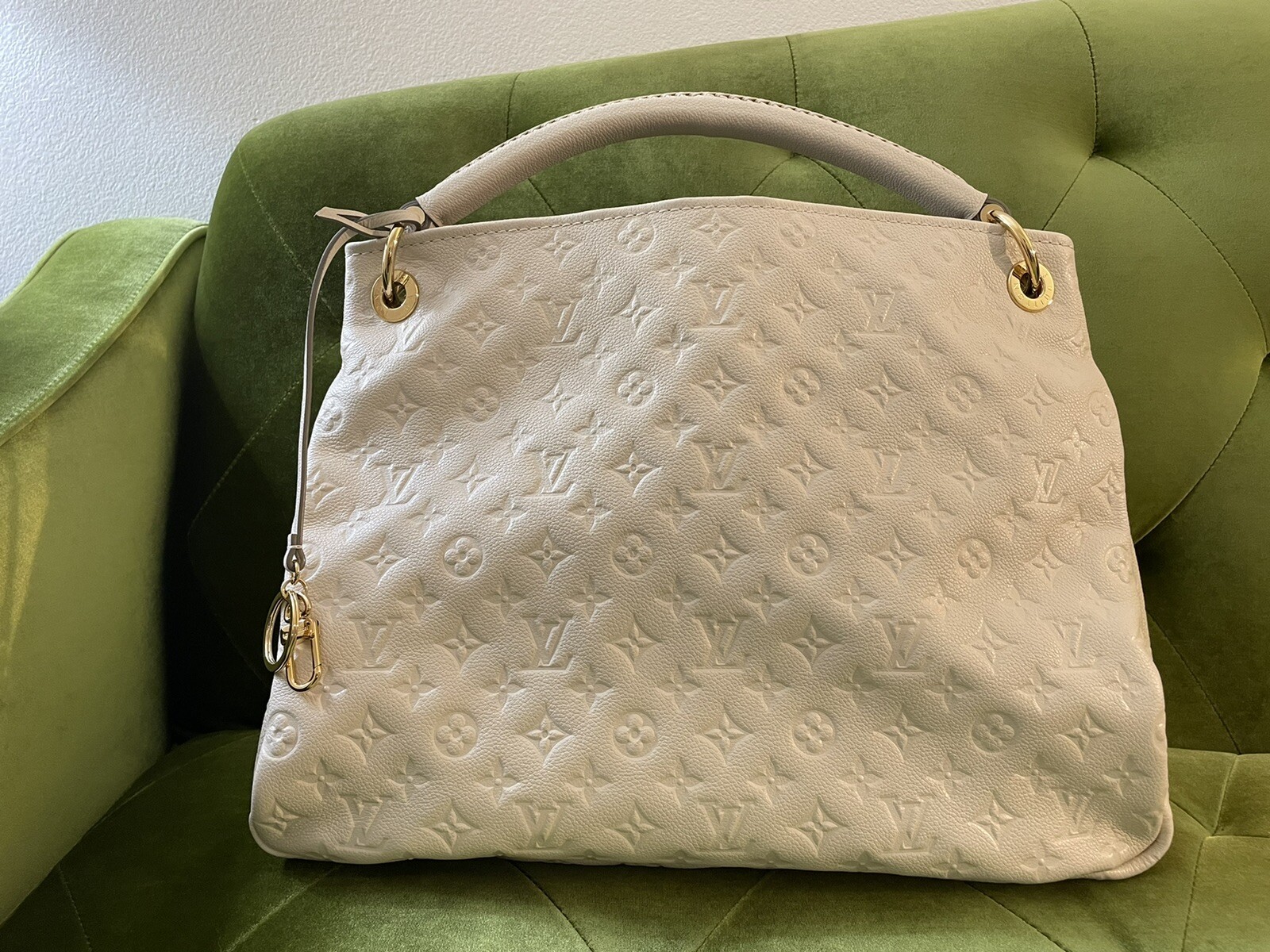 louis vuitton empreinte artsy mm neige