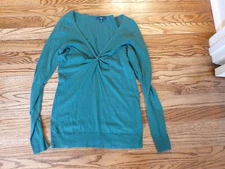 Women's Gap Green V-Neck Long Sleeve Shirt , Size Extra Small, XS, NICE!