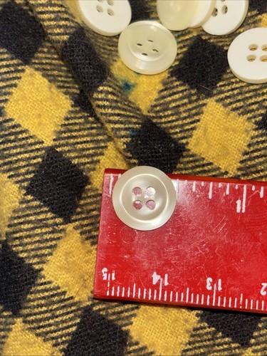 15 Gross Sz 20L London Norcrest 4 Hole New White Pearl Plastic Buttons 13mm 1/2” - Picture 4 of 5