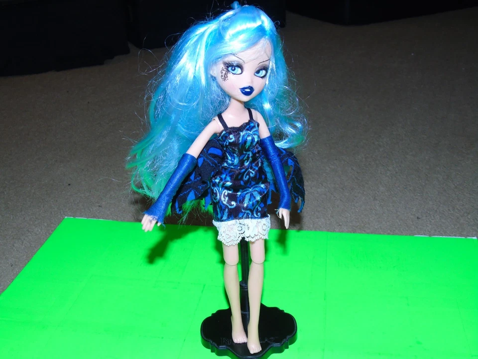 Muñeca Bratzillas Bratz Carolina Pasada ORIGINAL De Colección CON SOPORTE ORIGINAL Witchez Foto 4 de 4