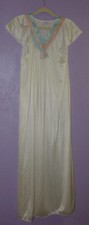 VINTAGE VANITY FAIR NIGHTGOWN SMALL