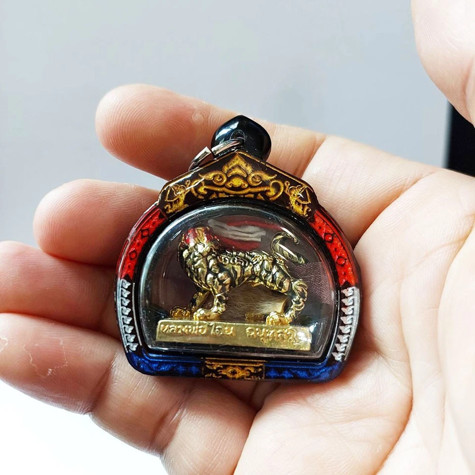 Mini estatua de tigre mágico LP Chanai amuleto tailandés potente protección talismán P1 Foto 3 de 4