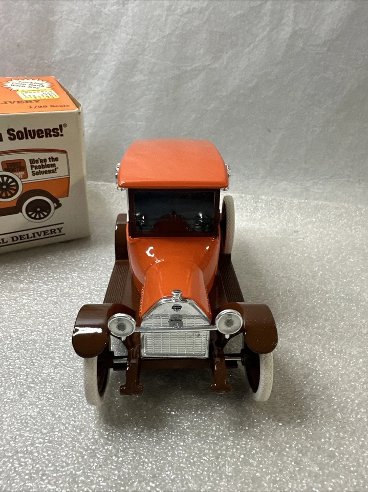 Banco de entrega de panel Studebaker 1916 Ertl diecast Trust Worthy Hardware Foto 3 de 4