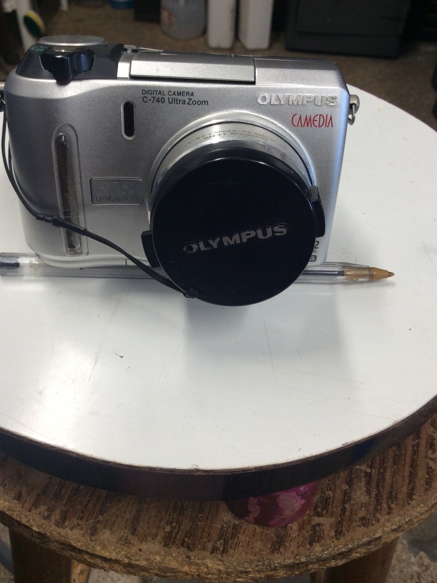 Olympus CAMEDIA C-740 Ultra Zoom 3.2MP Digital Camera - Silver