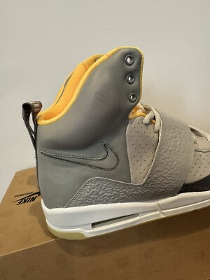 NEW Nike AIR YEEZY 1 Zen Grey 366164 002 Size 10 In Box NEW Nike AIR YEEZY 1 Zen Grey 366164 002 Size 10 In Box