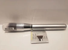 It Cosmetics~Airbrush Collection ~Blurring Foundation Brush #101 ~ Sealed