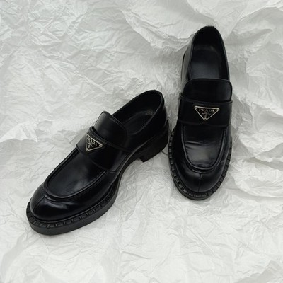 Prada |  Chocolate Loafer aus gebürstetem Leder | 41 