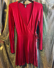 FOREVER 21 Women's Burgundy Solid V-Neck Long Sleeve Wrap Tie Dress M