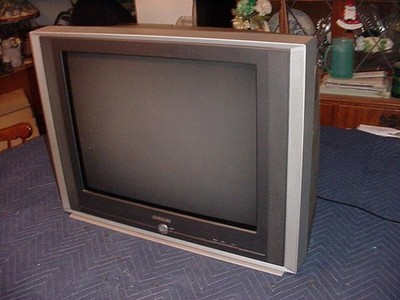 Samsung Dynaflat Flat Screen CRT TV TX-R2435 24'' Retro Gaming Component S-VIDEO
