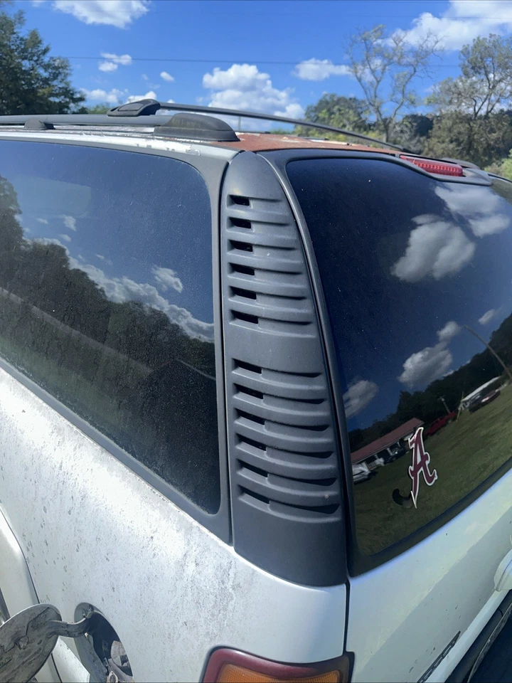 CHEVY GMC SUBURBAN TAHOE YUKON LEFT RIGHT REAR D PILLAR TRIM MOLDING PANEL 00-06 - Image 2 of 4