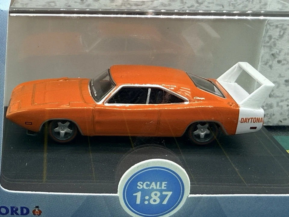 Dodge Charger Daytona 1969 alerón naranja/blanco escala 1/87 HO 87DD69002 Foto 3 de 4